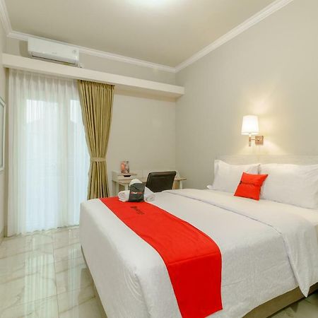 RedDoorz near Taman Makam Pahlawan Cikutra Hotel Bandung Bagian luar foto