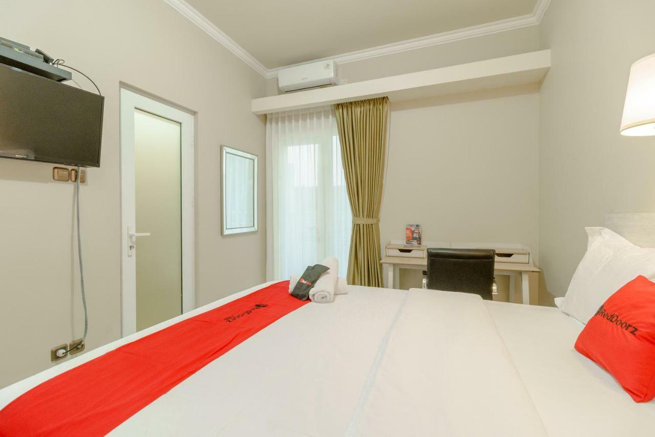 RedDoorz near Taman Makam Pahlawan Cikutra Hotel Bandung Bagian luar foto