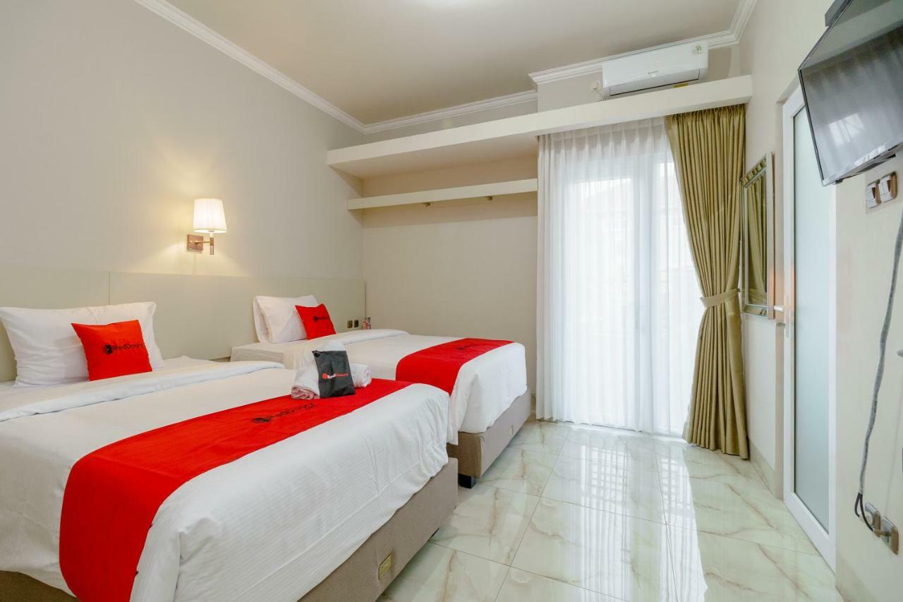 RedDoorz near Taman Makam Pahlawan Cikutra Hotel Bandung Bagian luar foto
