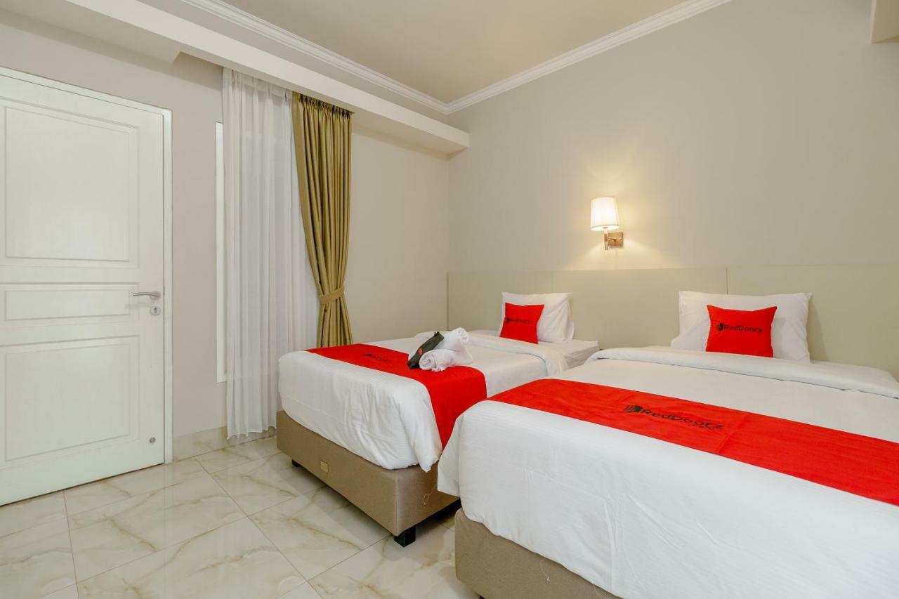 RedDoorz near Taman Makam Pahlawan Cikutra Hotel Bandung Bagian luar foto