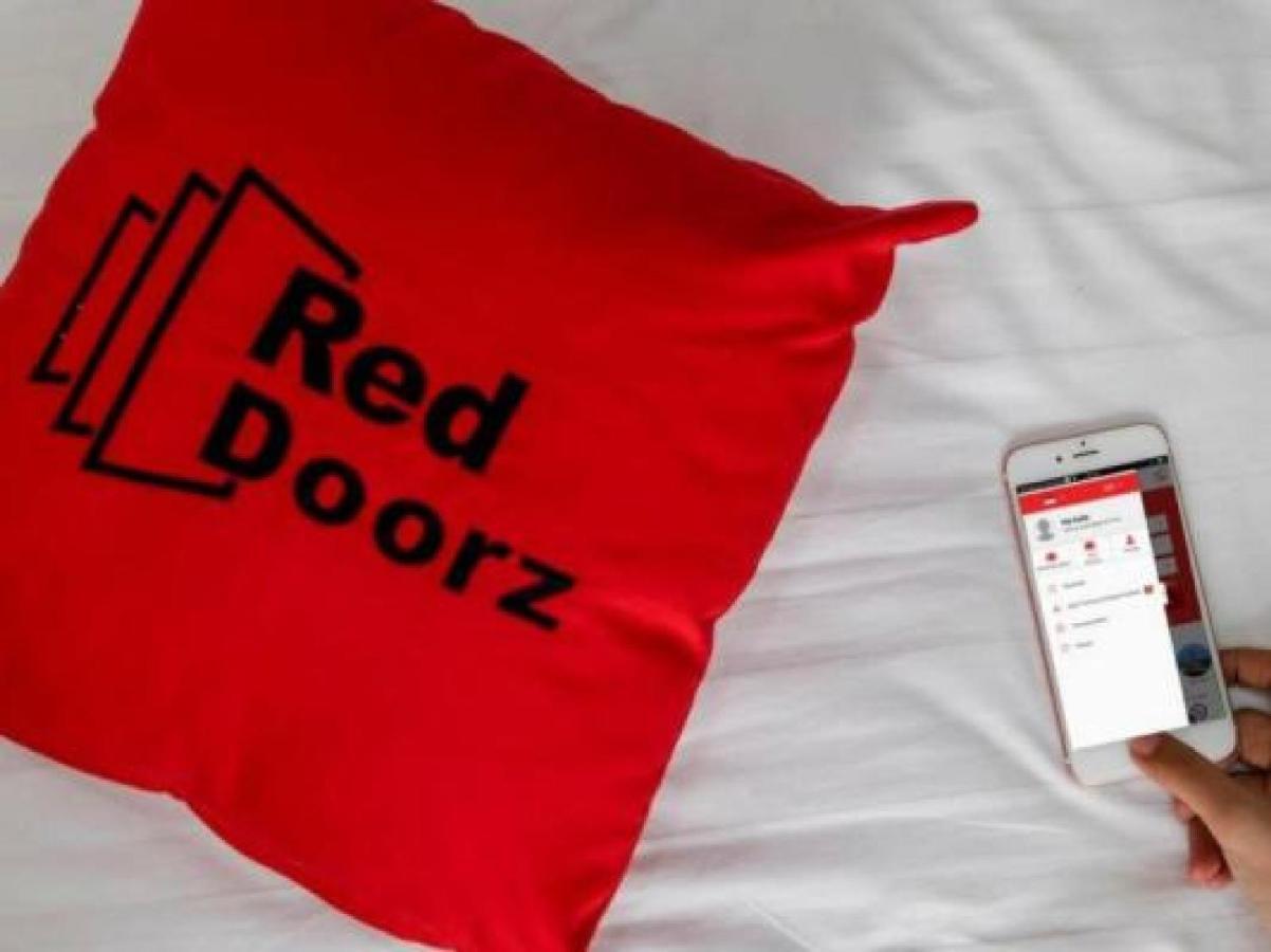 RedDoorz near Taman Makam Pahlawan Cikutra Hotel Bandung Bagian luar foto